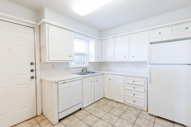 Building Photo - 3-Bedroom Near Texas Tech - Pre-leasing Now for August 2026