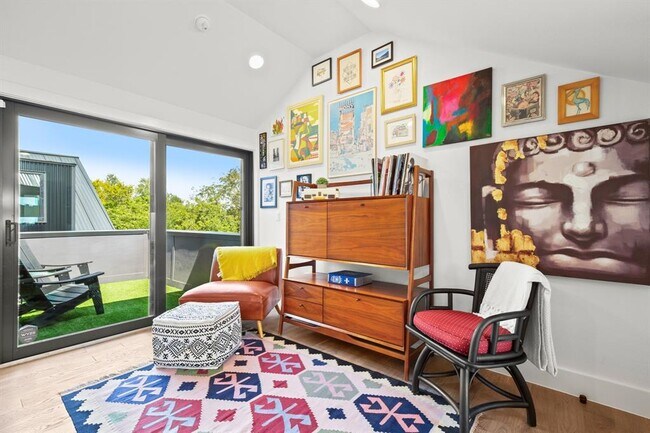 Building Photo - 3406 E 17th St