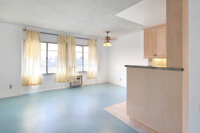 Building Photo - 250 Linden Ave