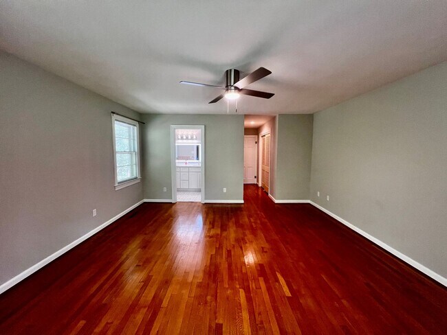 Building Photo - STUNNING home with fully finished BASEMENT!!!