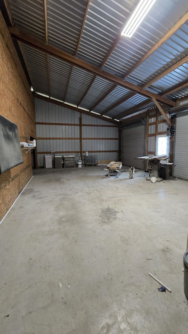 Building Photo - Spacious Ranch Style 5-Bedroom Home with Oversized 4 Car Garage / Workshop, 4 RV Carport & 1 Acre...