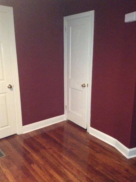 Building Photo - 241 E Township Line Rd