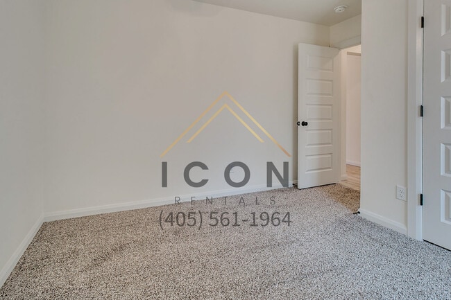 Building Photo - 8429 Stonewood Dr