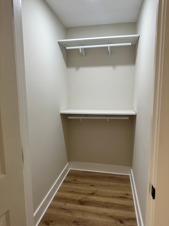 Building Photo - 102 W 15th Ave