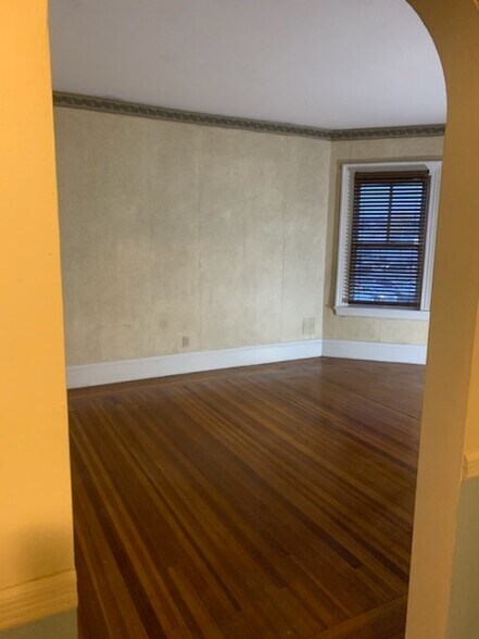 Building Photo - 950 Park Ave