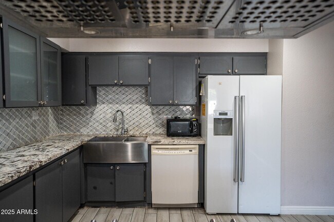 Building Photo - 3844 W Lupine Ave