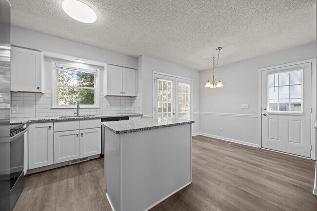 Building Photo - Spacious 3 Bedroom Home, LVP Floors, Updated Kitchen, New Cabinets, Granite, SS Appliances, Pet F...