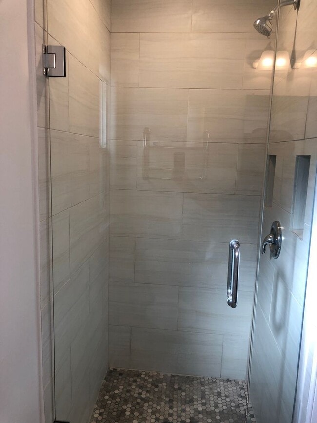 Building Photo - Above Detached Garage 1/1 in Colonialtown North