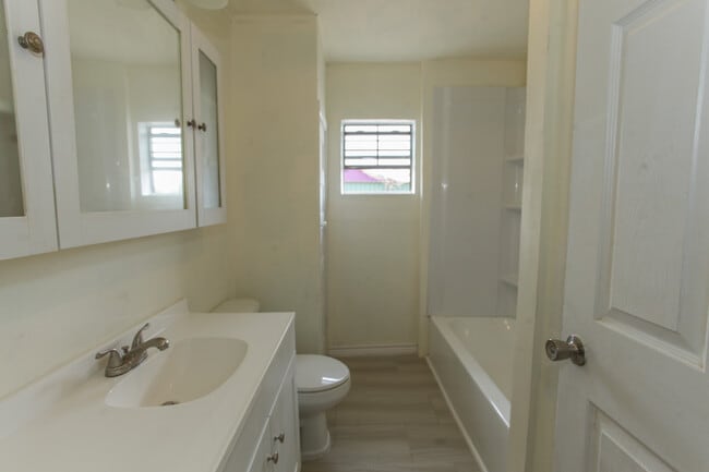 Building Photo - 1308 Mesquite St