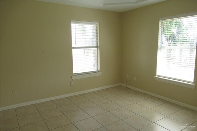 Building Photo - 33 Santa Teresa St