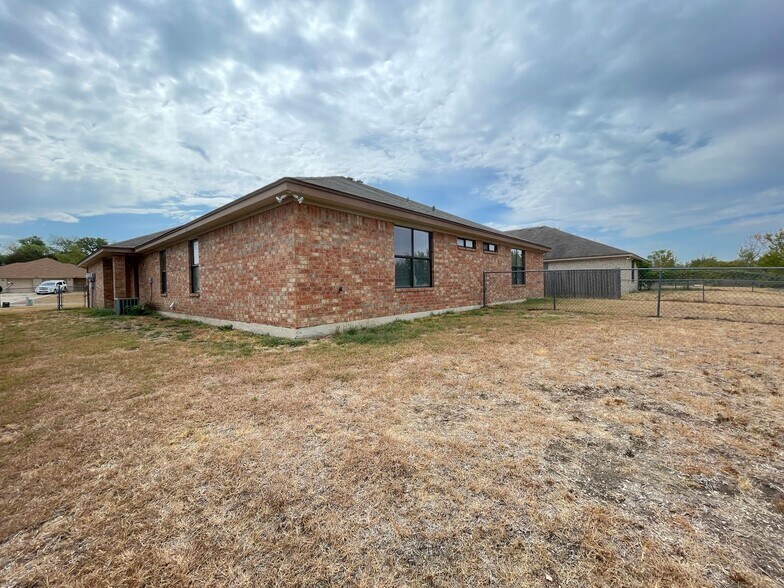 Building Photo - 3206 Dannen Ct