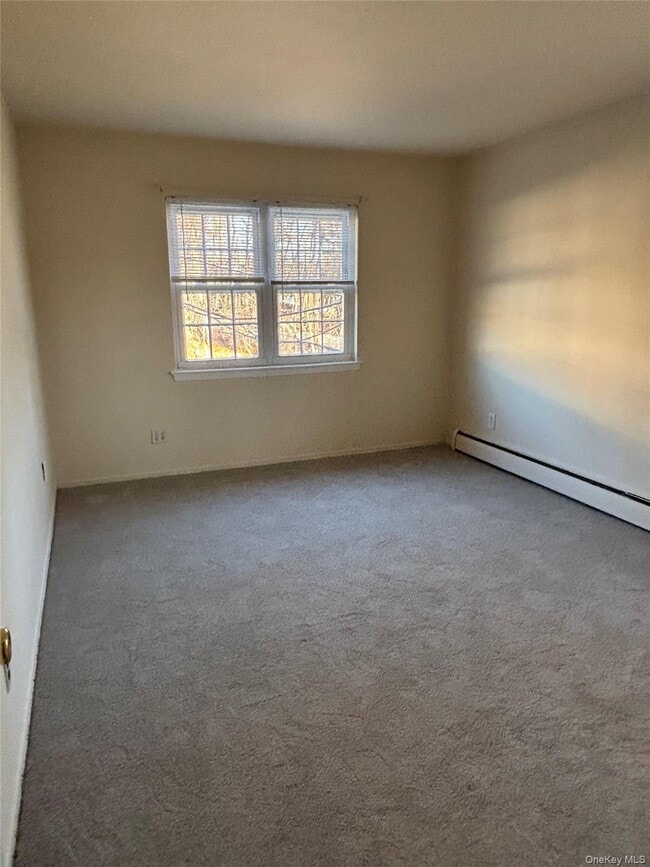 Building Photo - 8 Colonial Rd