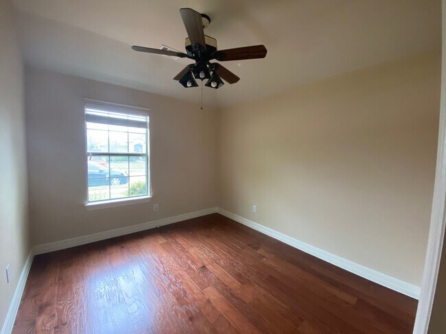 Building Photo - Great location, nice community! Won't last...
