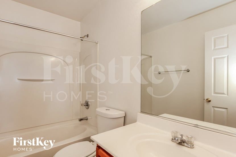 Building Photo - 850 S 223rd Ln