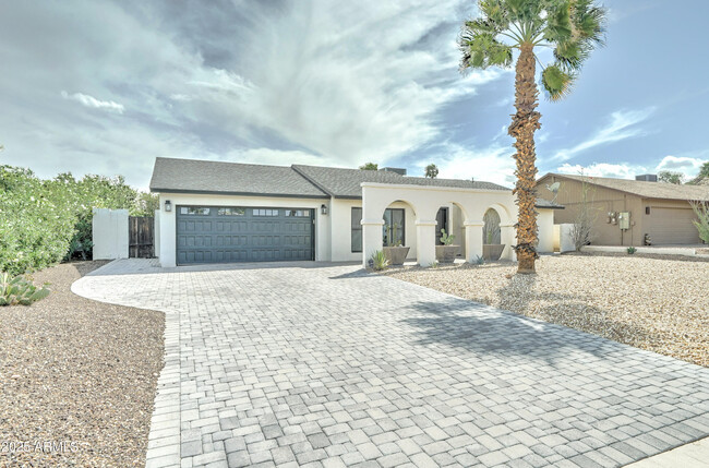 Building Photo - 2345 E Lupine Ave