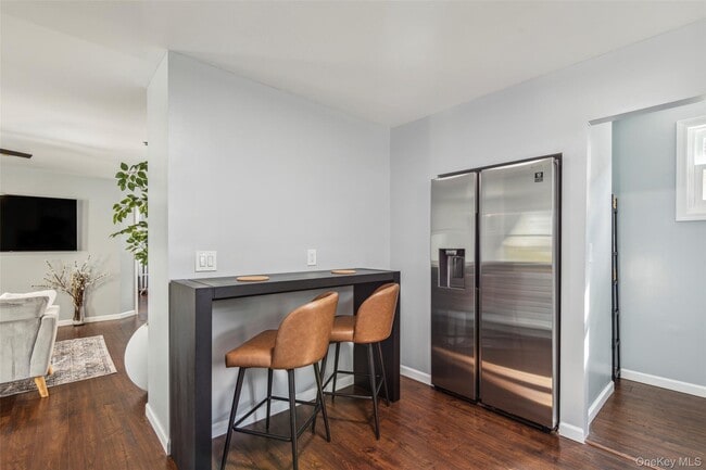 Building Photo - 450 Dunham Ave