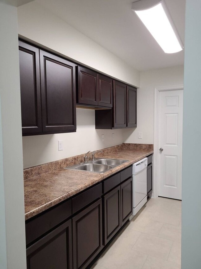 Building Photo - 6032 Brookwood Dr