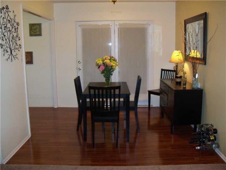 Building Photo - 417 Lincolnshire Dr