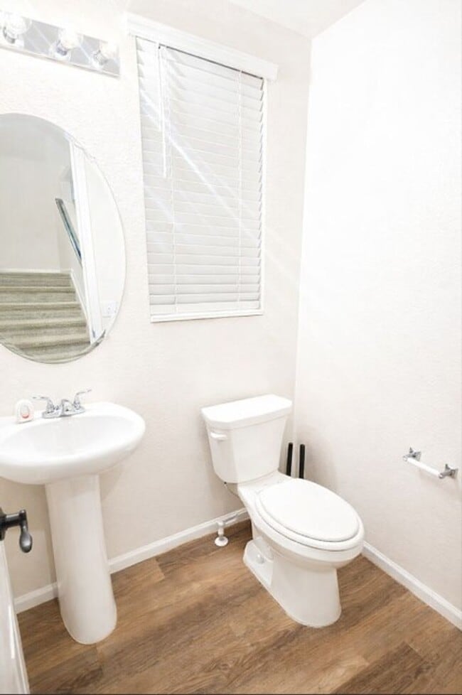 Building Photo - Long Realty & Property Management - 3 Bedroom Townhome in Aurora Highlands