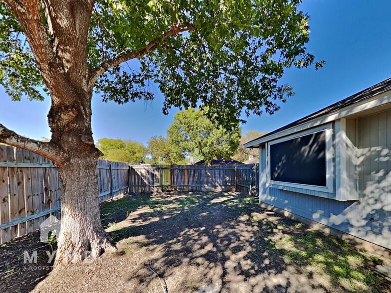 Building Photo - 4903 Pecan Estates