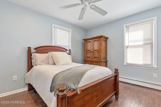 Building Photo - 353 Main St