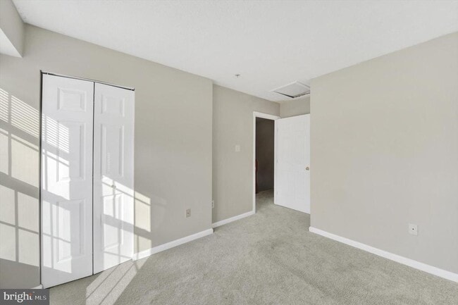 Building Photo - 5032 Finsbury Rd