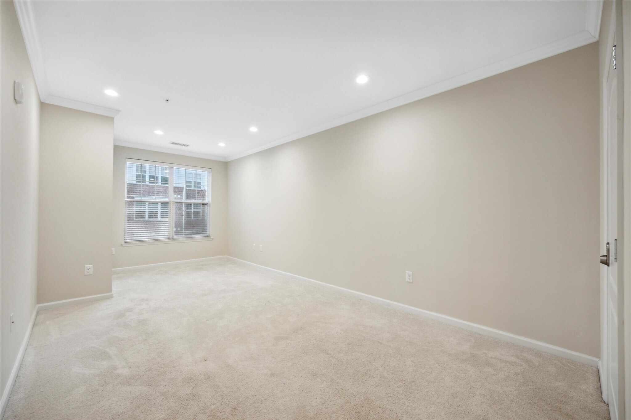 Building Photo - 350 W Elm St
