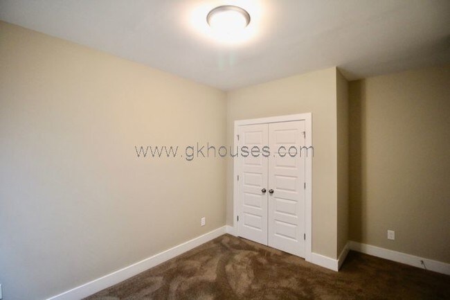 Building Photo - 5525 Park Side Rd