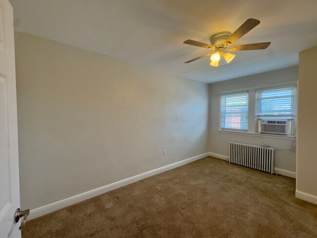 Building Photo - Charming 3 Bedroom/2 Bathroom Townhome in Essex, Baltimore, MD!