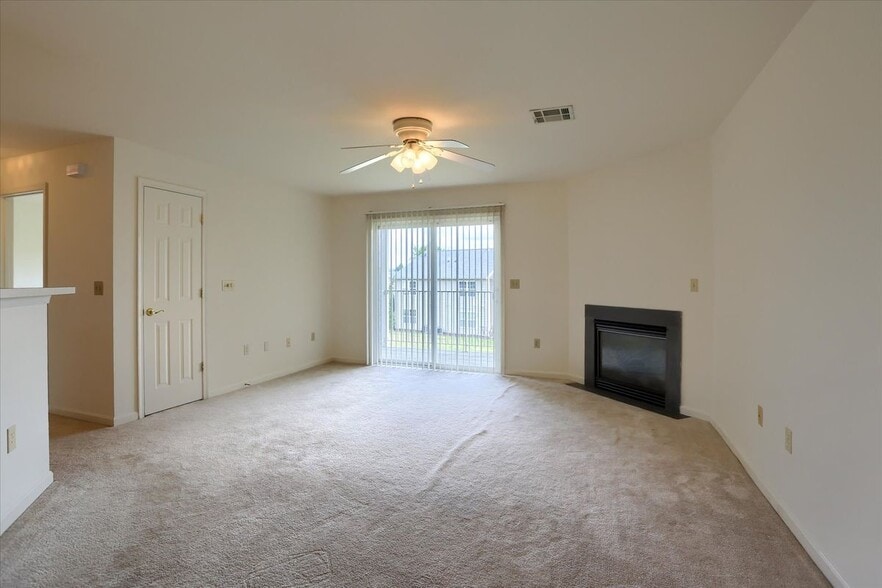 Building Photo - 136 Cardinal Ln