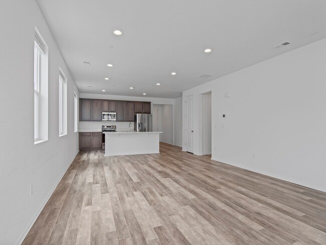 Building Photo - Modern Home With Great Amenities Available...