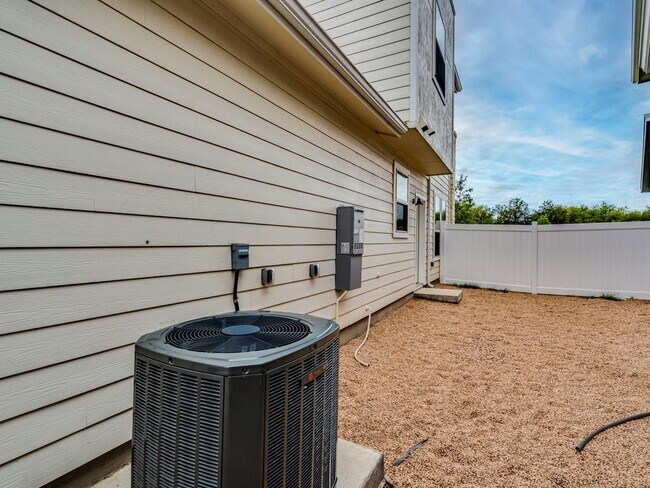 Building Photo - 7904 Mandela Bend