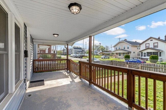 Building Photo - 866 E Starr Ave