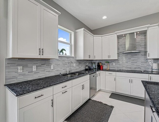 Building Photo - 5482 Macoon Wy