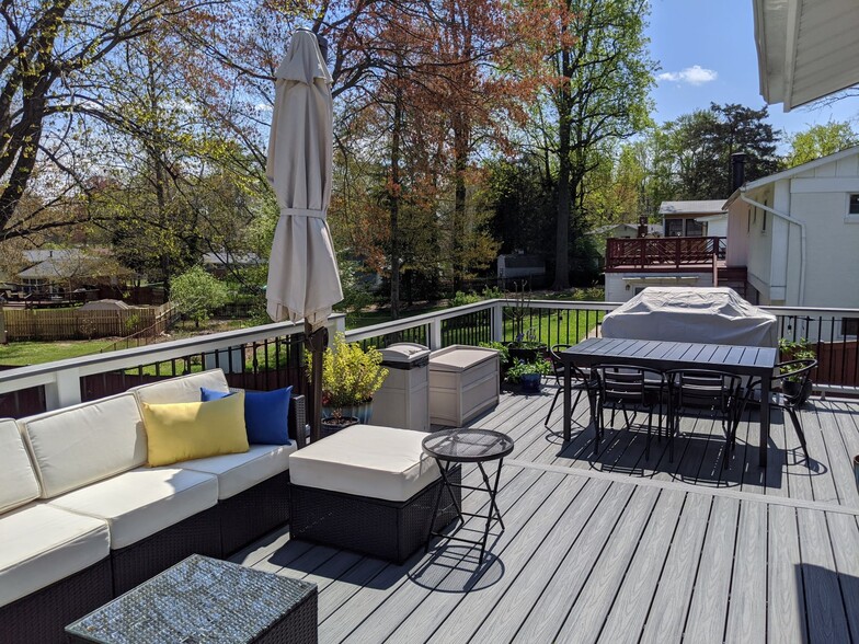 Large Trex Deck - 4201 Collier Rd