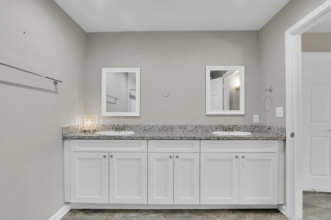 Building Photo - 3539 Balboa Cir