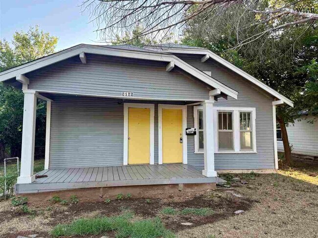 Primary Photo - 2122 Yale Ave