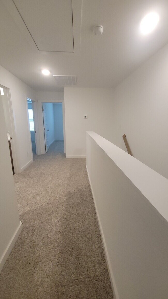 Building Photo - Section 8 Accepted!!! "Discover Comfort and Style: 3-Bed, 2.5-Bath Gem with Granite Elegance in H...