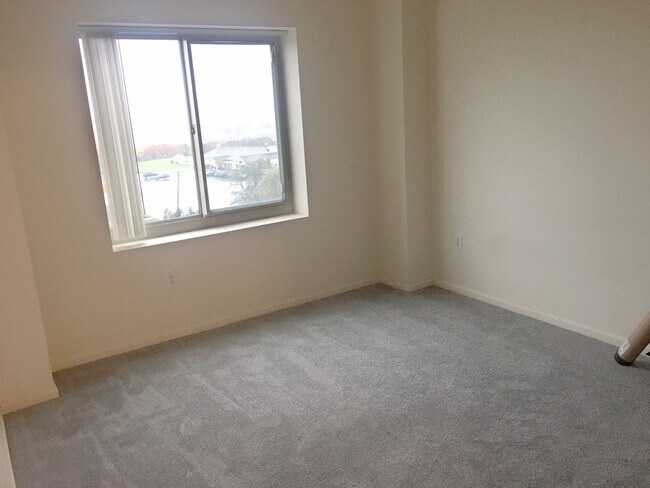 Building Photo - 1 Cityview Ln