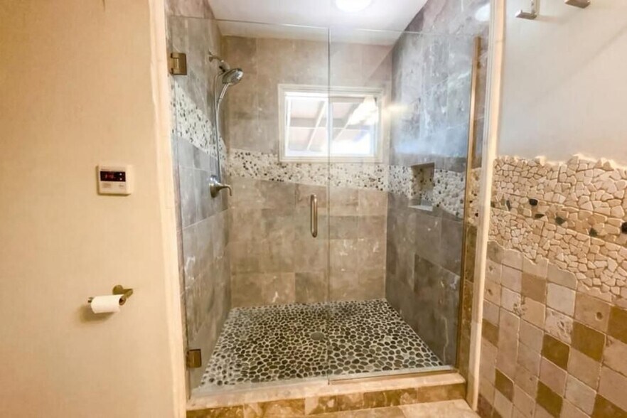 Building Photo - 2541 Haller St