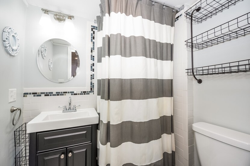 Building Photo - 244 Sycamore St