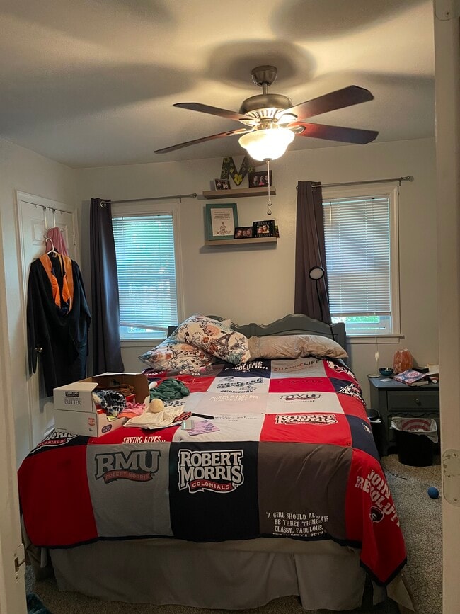Bedroom with two closets - 1220 Grove St