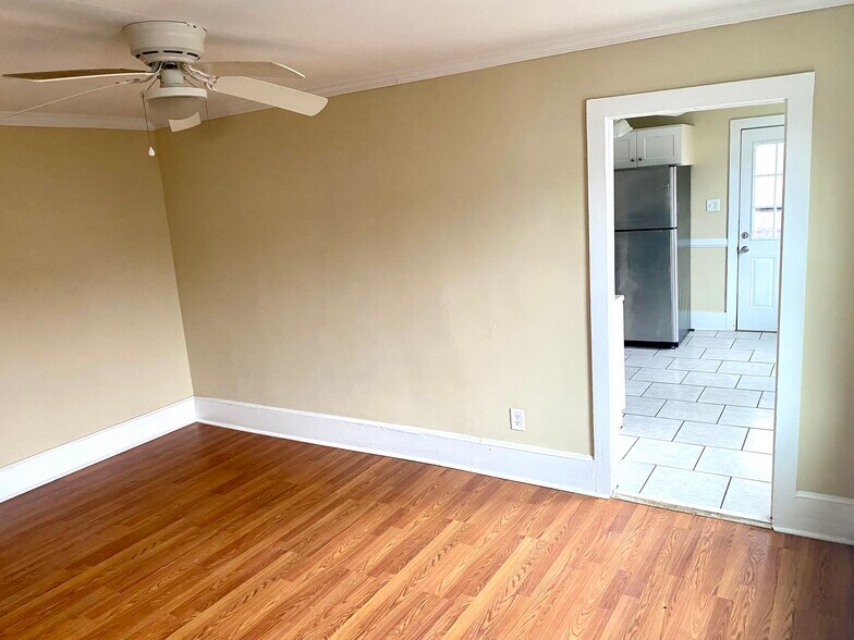 Building Photo - 19 Center St