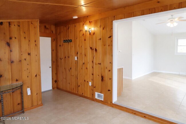 Building Photo - 825 Leeward Dr