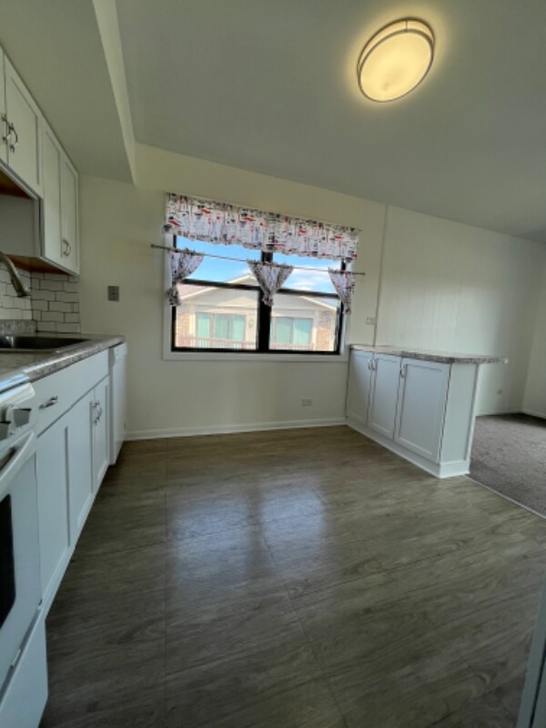 Building Photo - 5820 Wilshire Ct
