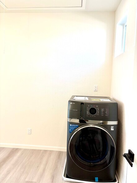 Building Photo - 625 Craig Ave