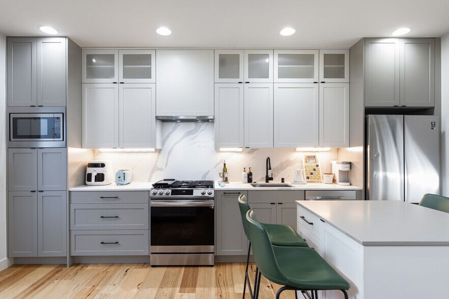 Building Photo - 58 W Cremona St