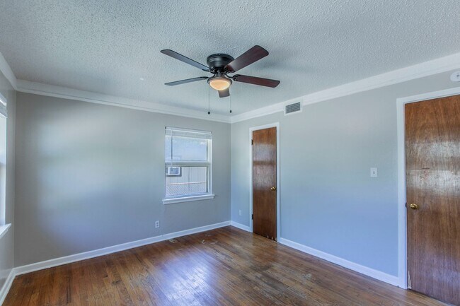 Building Photo - Stylish & Spacious 3-Bed Home