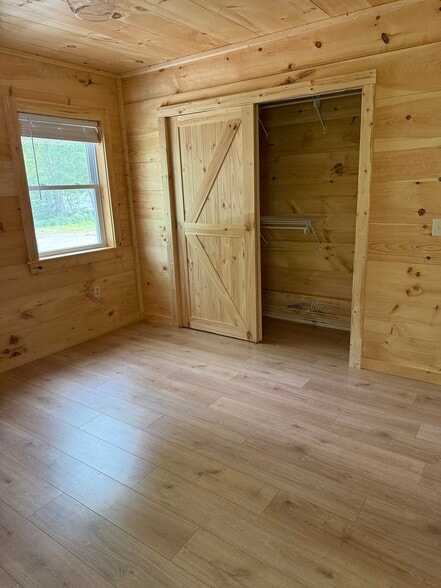 Bedroom and 8.5’ closet - 466 Manchester Rd
