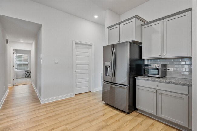 Building Photo - 13724 Sabine Lk Dr